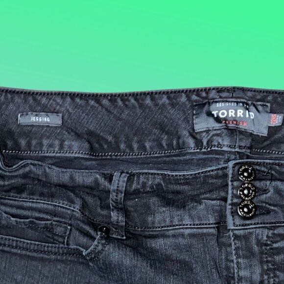 Plus Size Torrid Premium Distressed Black Jeggings Crop Jeans Size 22 #20 - Picture 2 of 5